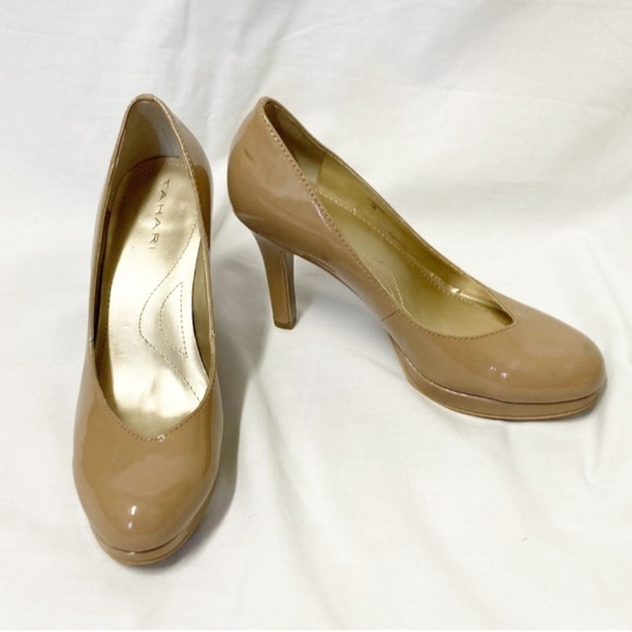 Tahari Shoes - 🛍️2/$10! Tahari Lonnie Nude Pump Heels Patent Leather Look Size 7